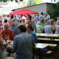 Beisammensein im Pfarrgarten